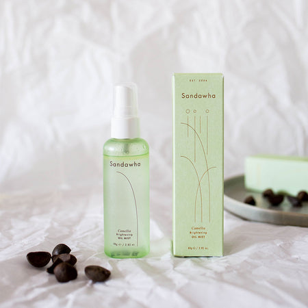 3. Bild von Camellia Brightening Oil Mist